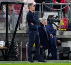 Als coach wil Van Persie zichzelf blijven