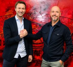 Ten Hag zoekt in Duitsland de stabiliteit die bij ManU ontbreekt