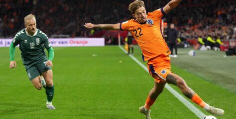 ‘Harder naar elkaar’, eist Koeman van Oranje