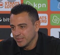 Xavi looft de ‘universiteit’
