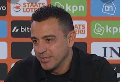 Xavi looft de ‘universiteit’